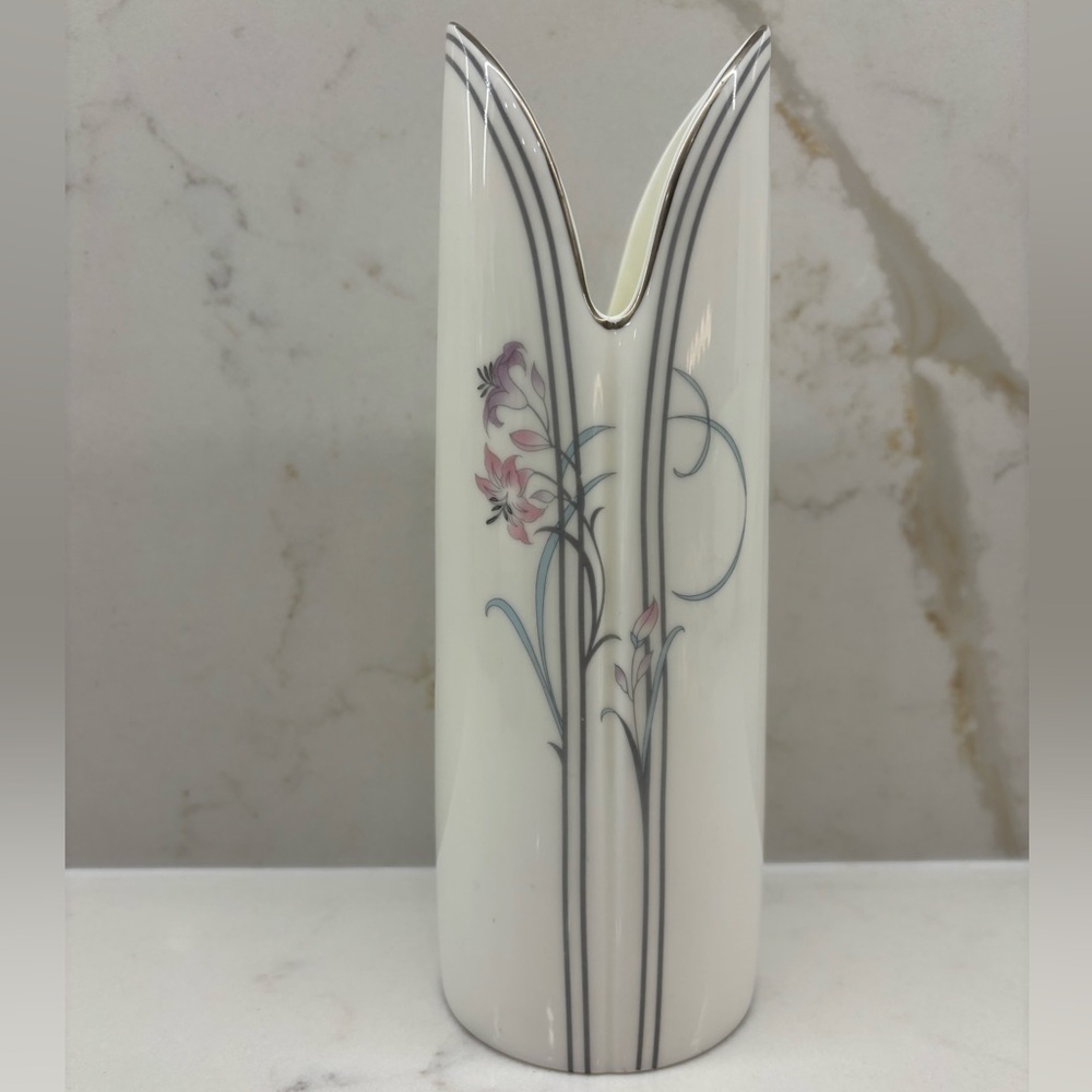 Vintage Royal Doulton Carnation Porcelain Lotus Vase by Gerald Gulotta 1982